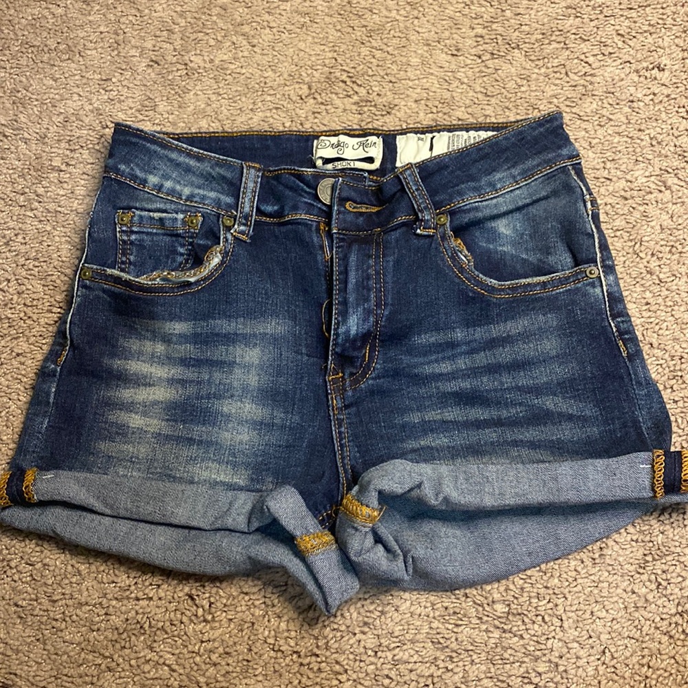 Jeans shorts with cuff edge